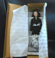 16" 1998 MILITARY GENE DOLL ASHTON DRAKE U.S.O. NEW IN BOX, SHIPPING BOX